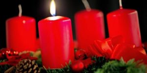 Advent, Advent, ein Lichtlein brennt...“ Mit jeder weiteren angezündeten Kerze rückt Weihnachten ein Stück näher. Quelle: Martin Gerten/dpa